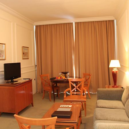 Napoleon Hotel Beirut Esterno foto
