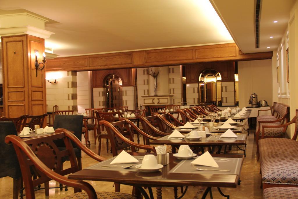 Napoleon Hotel Beirut Esterno foto