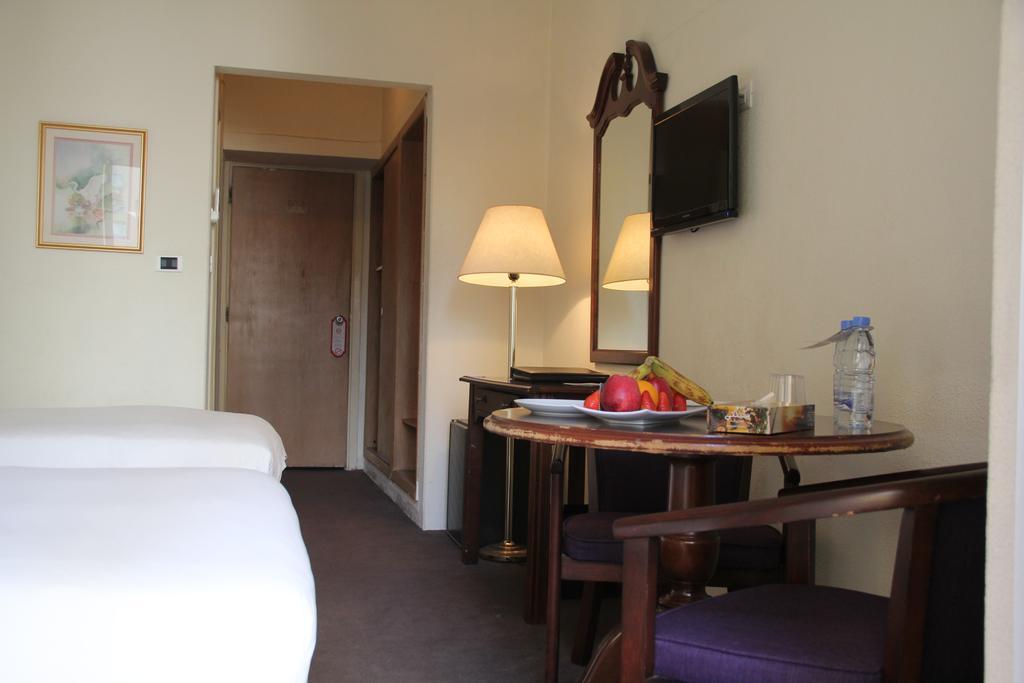 Napoleon Hotel Beirut Esterno foto