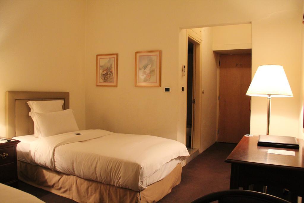 Napoleon Hotel Beirut Esterno foto