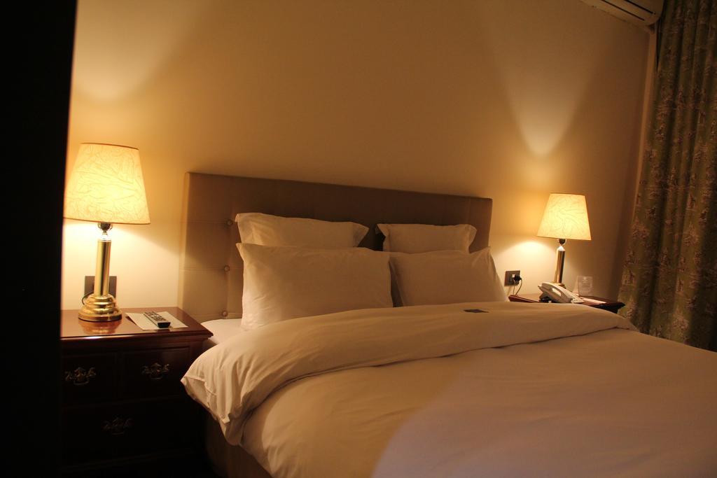 Napoleon Hotel Beirut Esterno foto