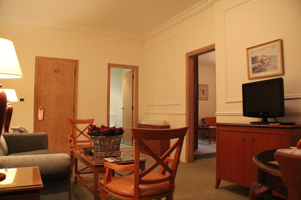 Napoleon Hotel Beirut Esterno foto