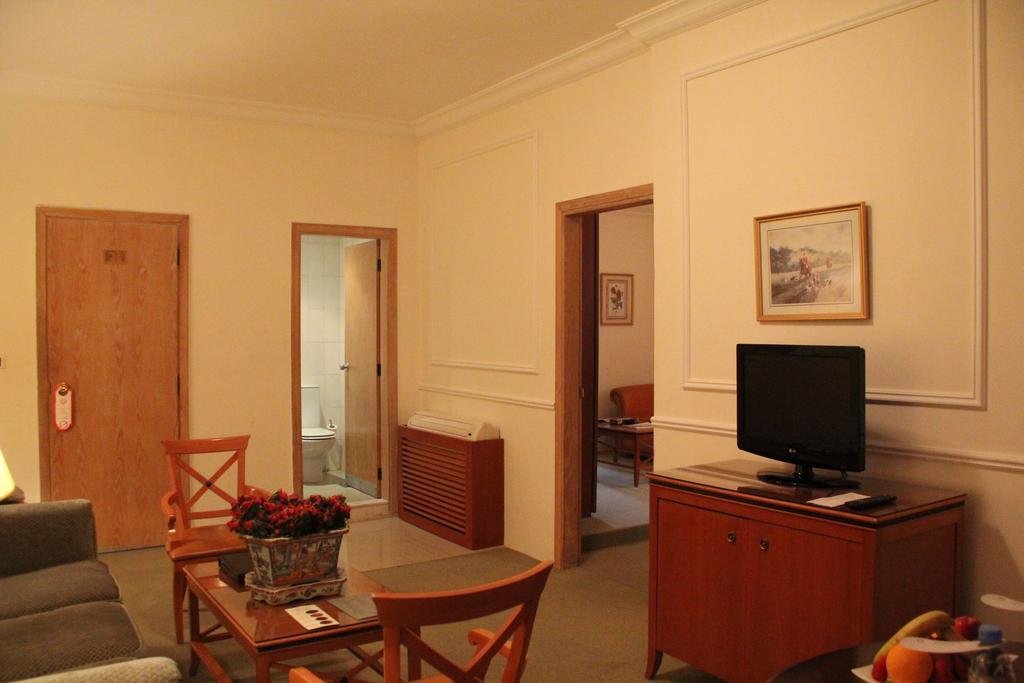Napoleon Hotel Beirut Esterno foto