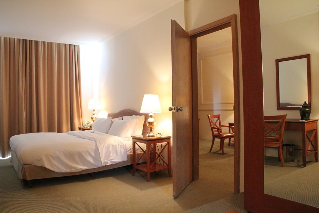 Napoleon Hotel Beirut Esterno foto