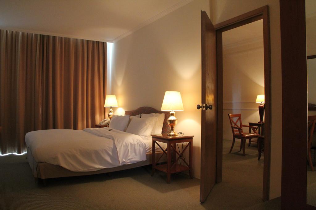 Napoleon Hotel Beirut Esterno foto